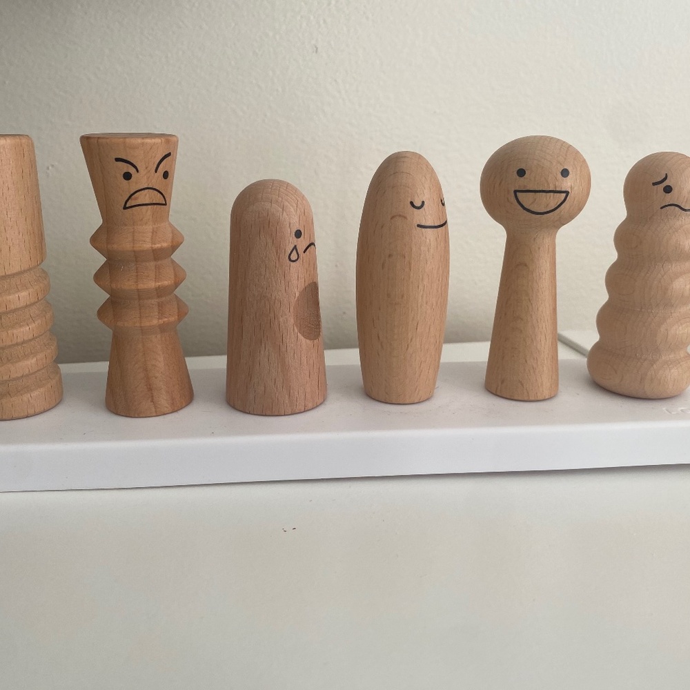 Lovevery emotion pegs original set